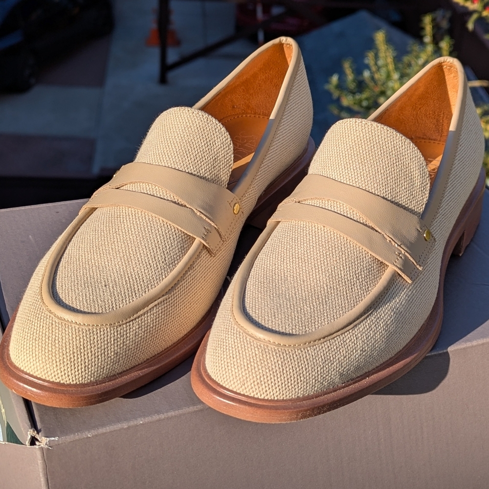New In Box Franco Sarto Penny Loafers Cream